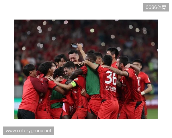 三连冠!上海海港加冕2025赛季中超冠军,摘下队史中超第四星 三连冠!上海海港加冕2025赛季中超冠军,摘下队史中超第四星